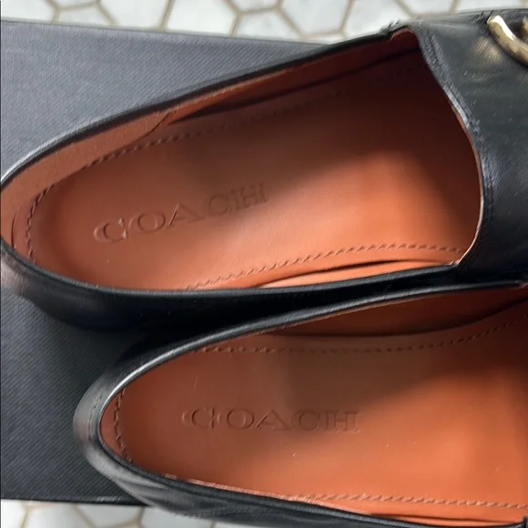 Coach women’s Black Leather Loafers with Gold Horsebit sz 7 - Picture 3 of 5